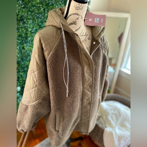 NAP Loungewear Sherpa Fleece Quilted Jacket - Picture 8 of 13